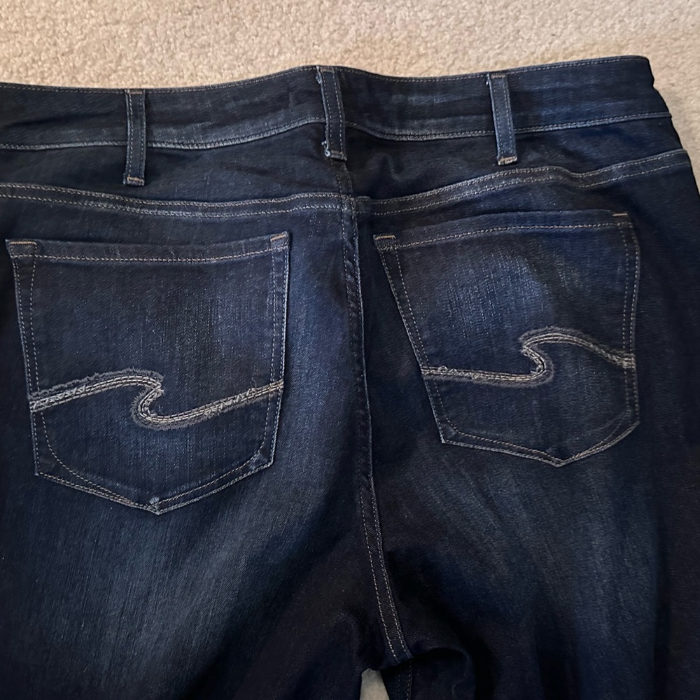 Silver w20x31 dark denim Suki Slim Boot jeans. Hardly worn! Too long for me!